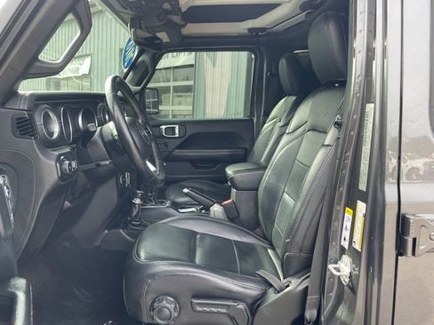 Used 2018 Jeep Wrangler Unlimited Sahara AWD/4WD image 10