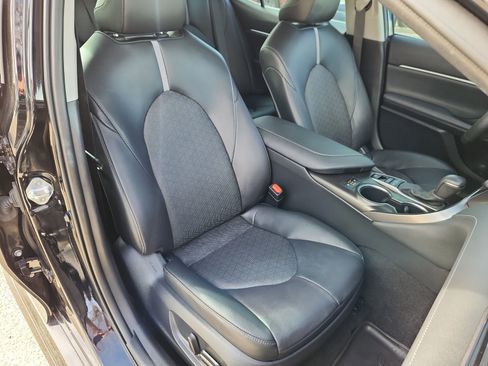 Used 2023 Toyota Camry XSE image 16