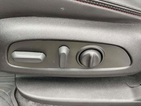 Used 2023 Chevrolet Traverse RS image 14