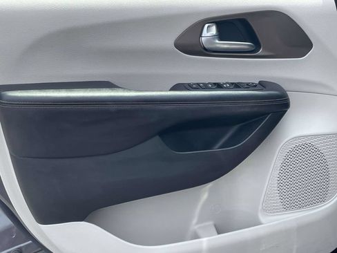 Certified 2018 Chrysler Pacifica Touring Plus FWD image 25