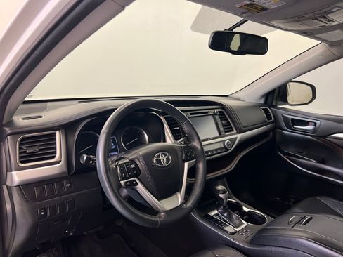 Used 2016 Toyota Highlander XLE image 4