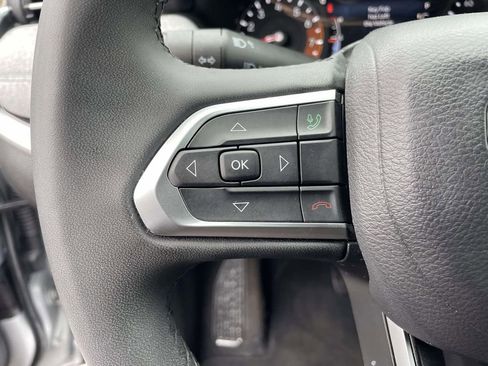 Used 2024 Jeep Compass Latitude image 20