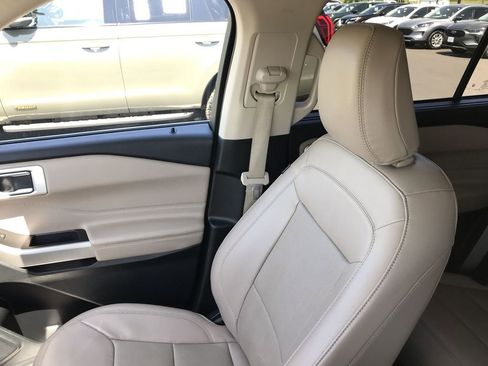 Used 2023 Ford Explorer Limited AWD/4WD image 24