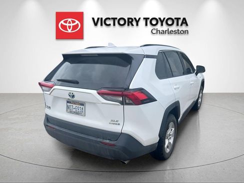 Used 2019 Toyota RAV4 XLE AWD/4WD image 2