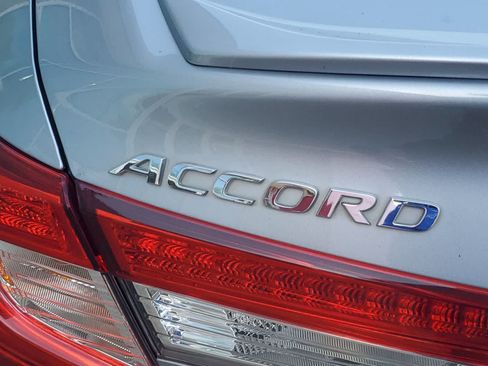 Used 2019 Honda Accord Sport image 10