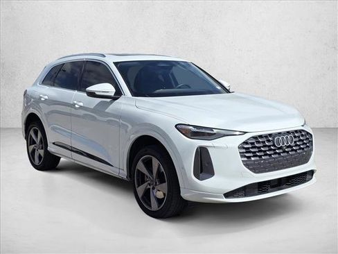 Certified 2025 Audi Q5 Premium Plus w/ Premium Plus image 3