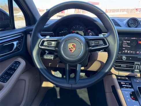Used 2022 Porsche Macan image 12