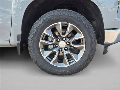 Used 2024 Chevrolet Silverado 1500 LT AWD/4WD image 23