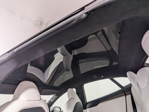 Used 2022 Tesla Model S image 17