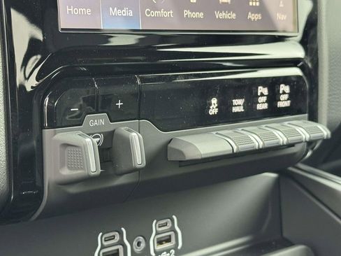 New 2026 RAM 2500 Big Horn AWD/4WD image 18