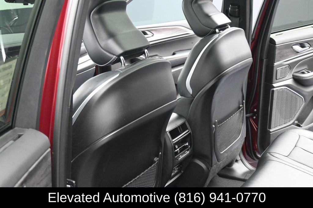 Used 2025 Jeep Grand Cherokee Overland w/ Adv Protech Group III AWD/4WD image 18