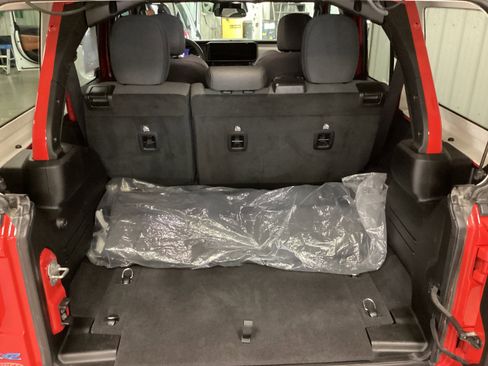 Used 2025 Jeep Wrangler Willys image 5