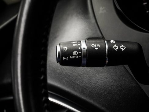 Used 2020 Jaguar F-PACE Premium image 33