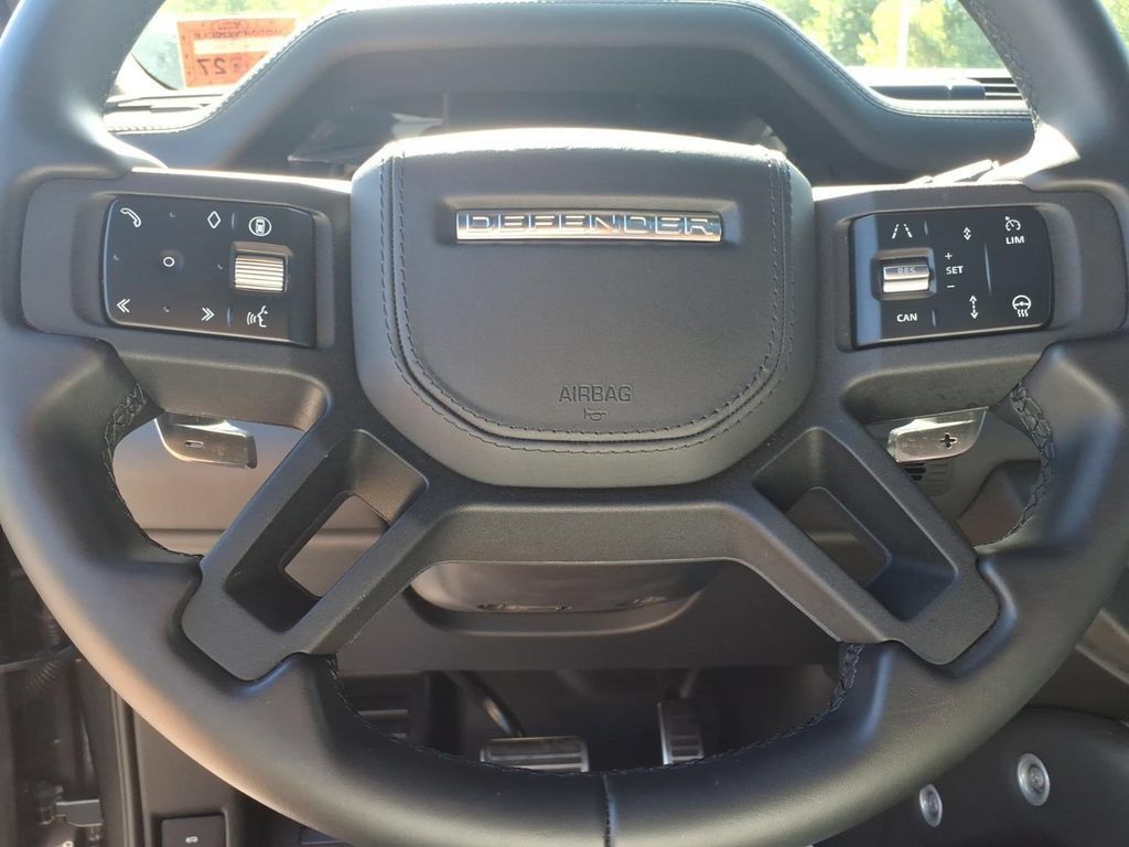 Used 2025 Land Rover Defender 110 V8 AWD/4WD image 21
