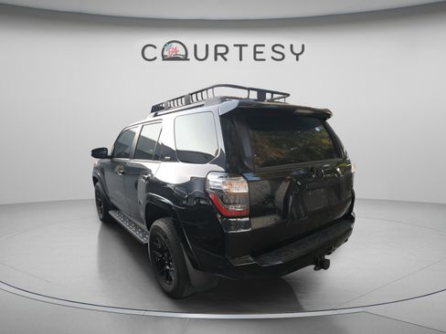 Used 2023 Toyota 4Runner SR5 Premium AWD/4WD image 9