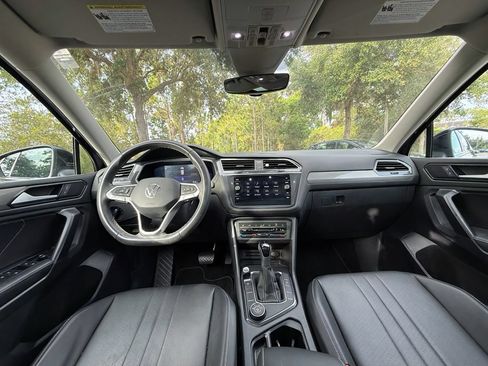 Used 2023 Volkswagen Tiguan SE w/ Panoramic Sunroof Package AWD/4WD image 15