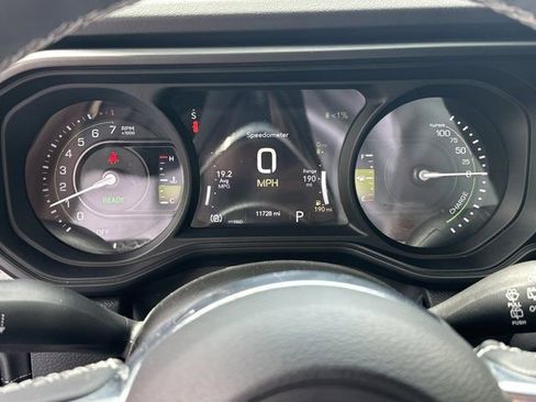 Used 2025 Jeep Wrangler Unlimited Sahara w/ Safety Group AWD/4WD image 31
