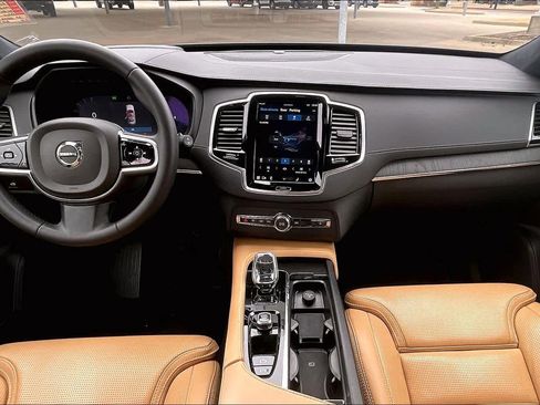 Used 2024 Volvo XC90 B6 Ultimate w/ Lounge Package image 15