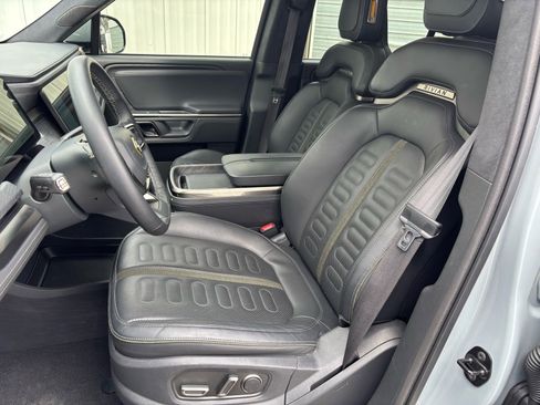 Used 2023 Rivian R1S Adventure image 17