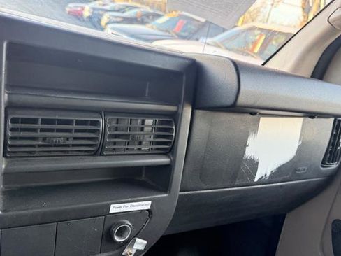 Used 2011 Chevrolet Express 2500 image 17