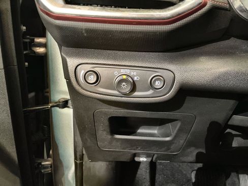 Used 2023 Chevrolet TrailBlazer RS w/ Sun and Liftgate Package image 17