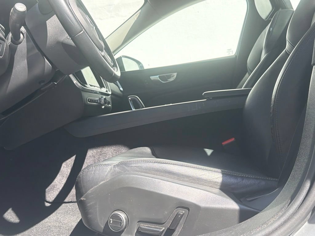 Used 2022 Volvo S60 B5 Momentum AWD/4WD image 3