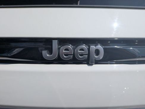 Used 2023 Jeep Grand Cherokee Summit w/ Adv Protech Group IV AWD/4WD image 76
