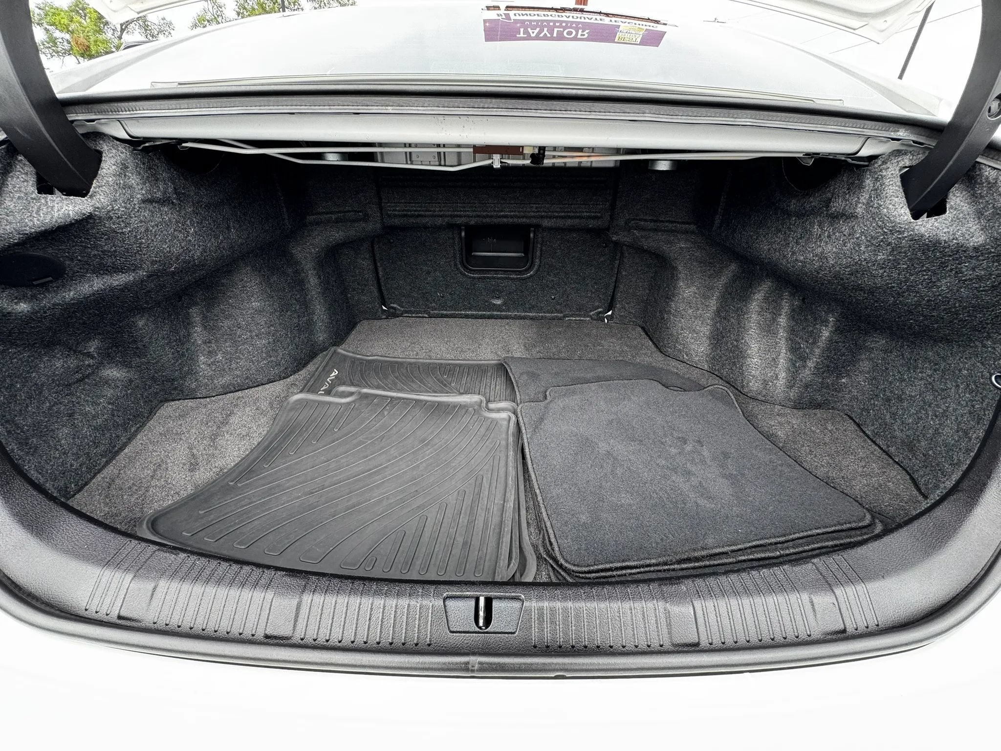 Used 2013 Toyota Avalon Limited w/ Technology Pkg FWD image 36