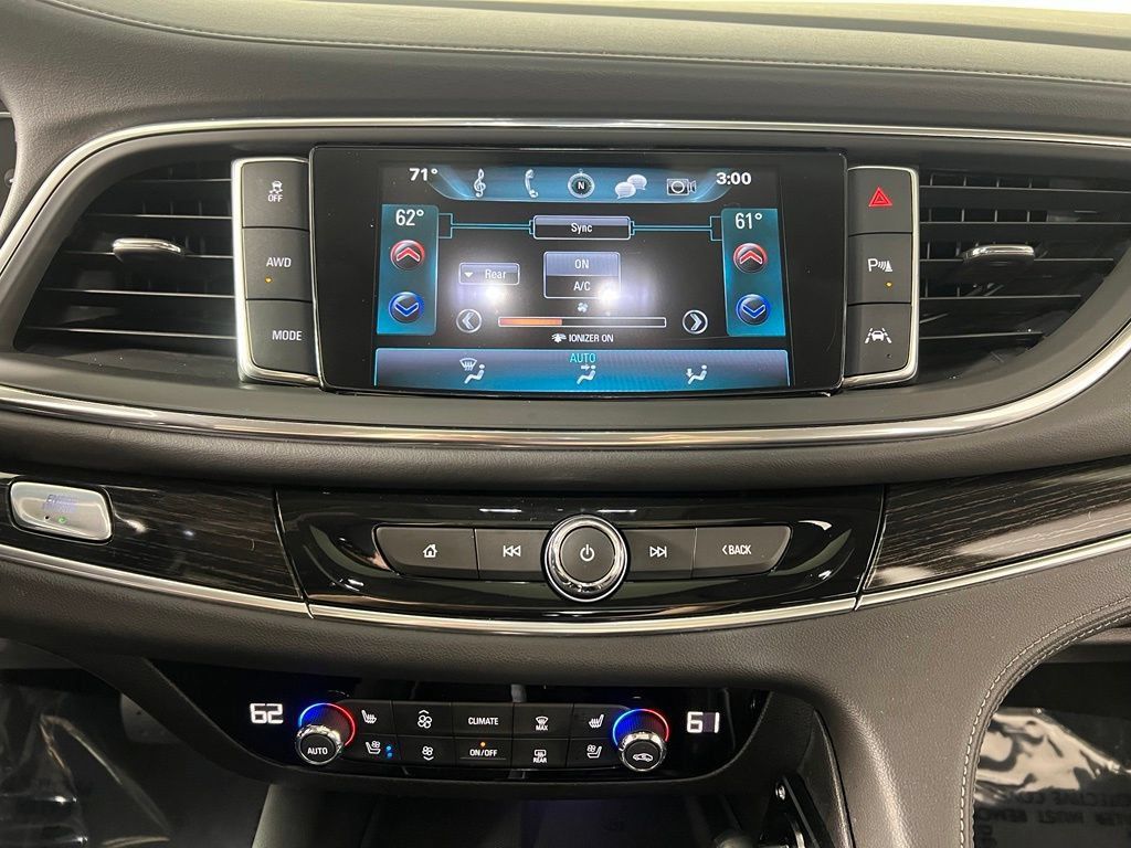 Used 2019 Buick Enclave Avenir w/ Avenir Technology Package AWD/4WD image 29