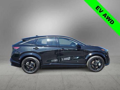 Used 2023 Nissan Ariya AWD image 9