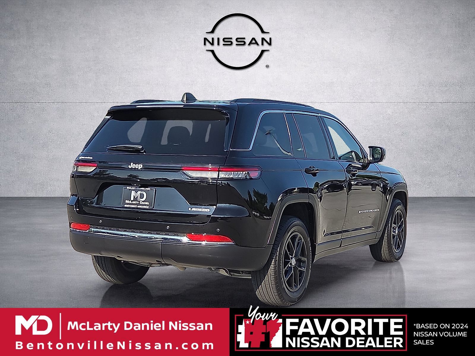 Used 2024 Jeep Grand Cherokee Laredo X RWD image 5