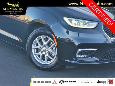 Certified 2023 Chrysler Pacifica Touring-L FWD image 3