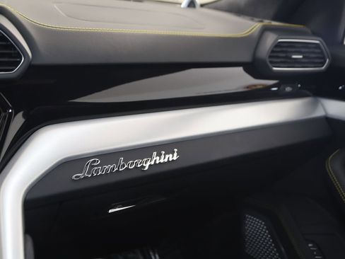 Used 2021 Lamborghini Urus image 52