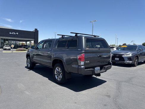 Used 2016 Toyota Tacoma Limited w/ Towing Package AWD/4WD image 9