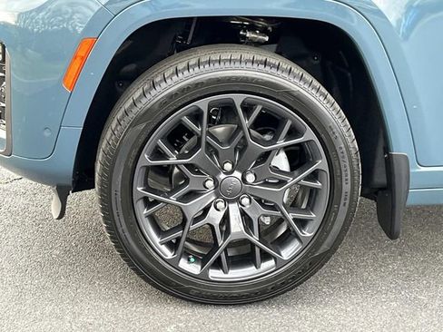 New 2026 Jeep Grand Cherokee Summit AWD/4WD image 11