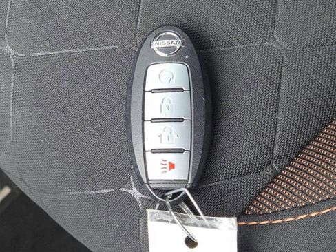 Used 2020 Nissan Kicks SR FWD image 32