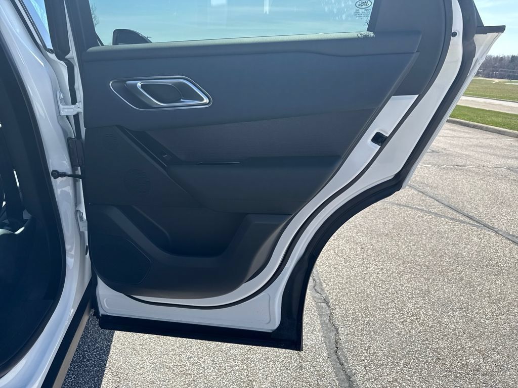 New 2026 Land Rover Range Rover Velar Dynamic SE AWD/4WD image 17