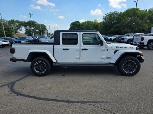 Used 2020 Jeep Gladiator Overland AWD/4WD image 2