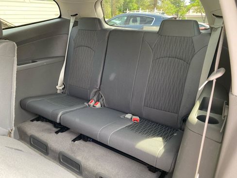 Used 2017 Chevrolet Traverse LT w/ Style and Technology Package FWD image 9