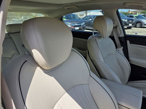 Used 2015 Hyundai Genesis 5.0 w/ Option Group 05 RWD image 32