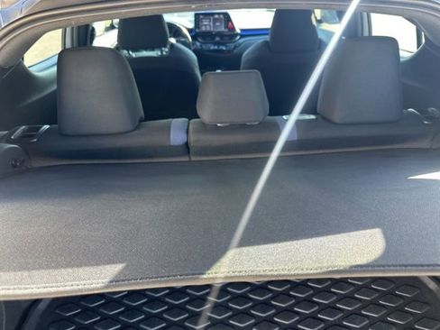 Used 2020 Toyota C-HR XLE FWD image 24