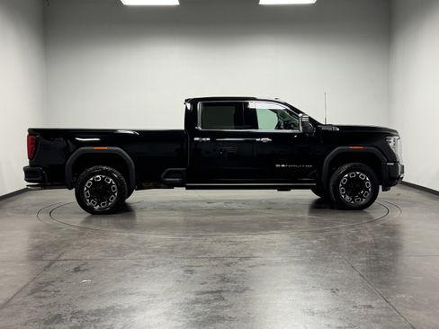 Used 2024 GMC Sierra 3500 Denali w/ Technology Package image 9