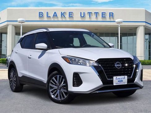 Used 2024 Nissan Kicks SV image 1