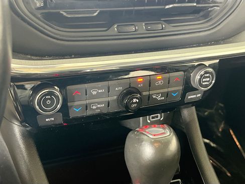 Used 2022 Jeep Compass High Altitude AWD/4WD image 16
