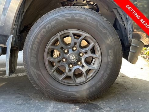 Used 2019 Toyota Tacoma SR5 RWD image 4