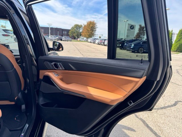 Certified 2025 BMW X7 xDrive40i w/ M Sport Package AWD/4WD image 6