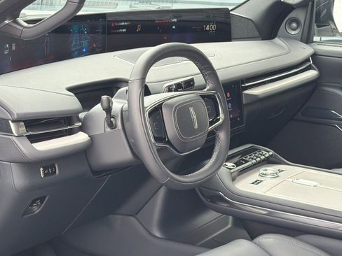 New 2026 Lincoln Navigator L Reserve AWD/4WD image 17