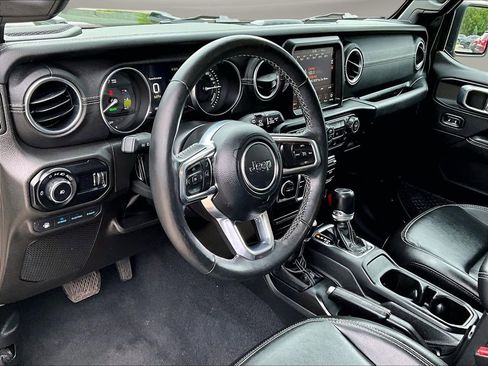 Used 2023 Jeep Wrangler Unlimited Sahara w/ Cold Weather Group AWD/4WD image 17