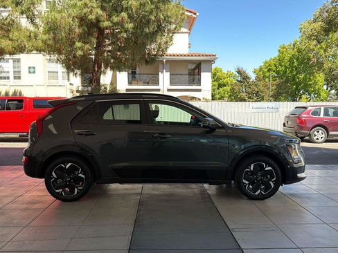 Used 2023 Kia Niro Wind FWD image 6