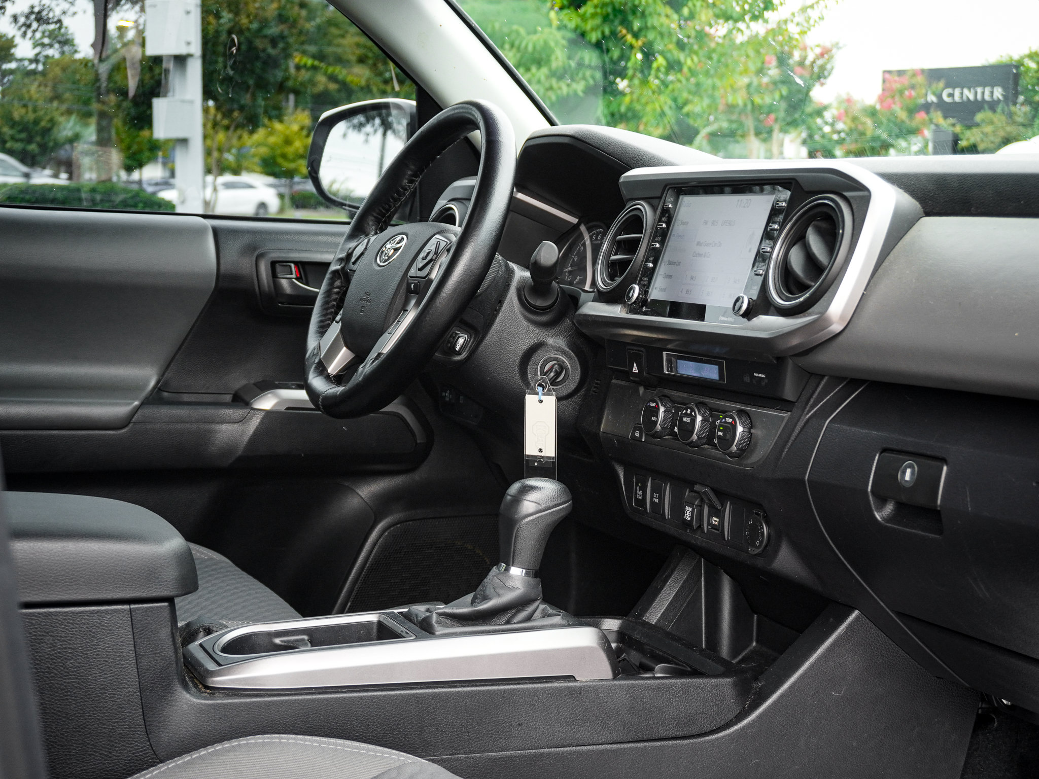 Used 2022 Toyota Tacoma SR5 w/ Technology Package RWD image 32
